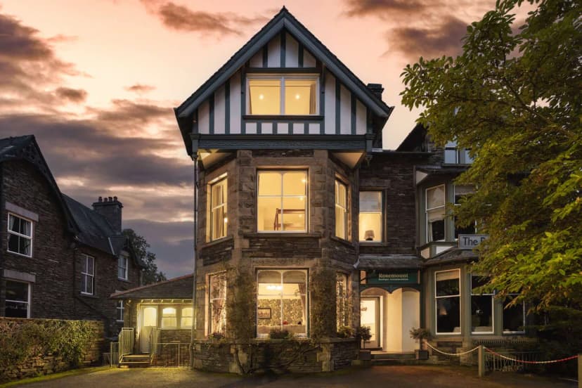 Lakeside Eight Bedroom Townhouse in Lake District