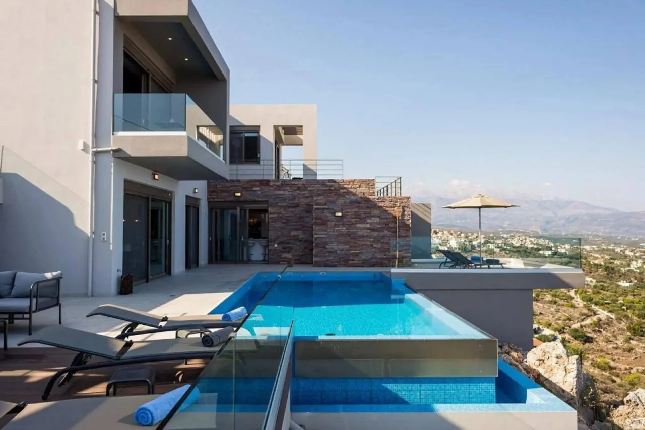 4BR Villa In Luxurious And Serene Setting