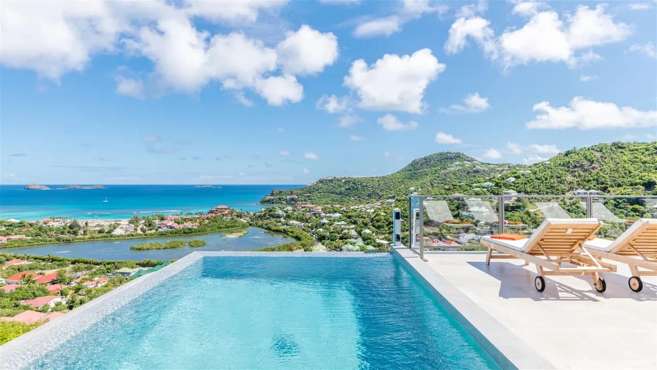 Relaxing Modern Villa in the Heights of Saint-Jean