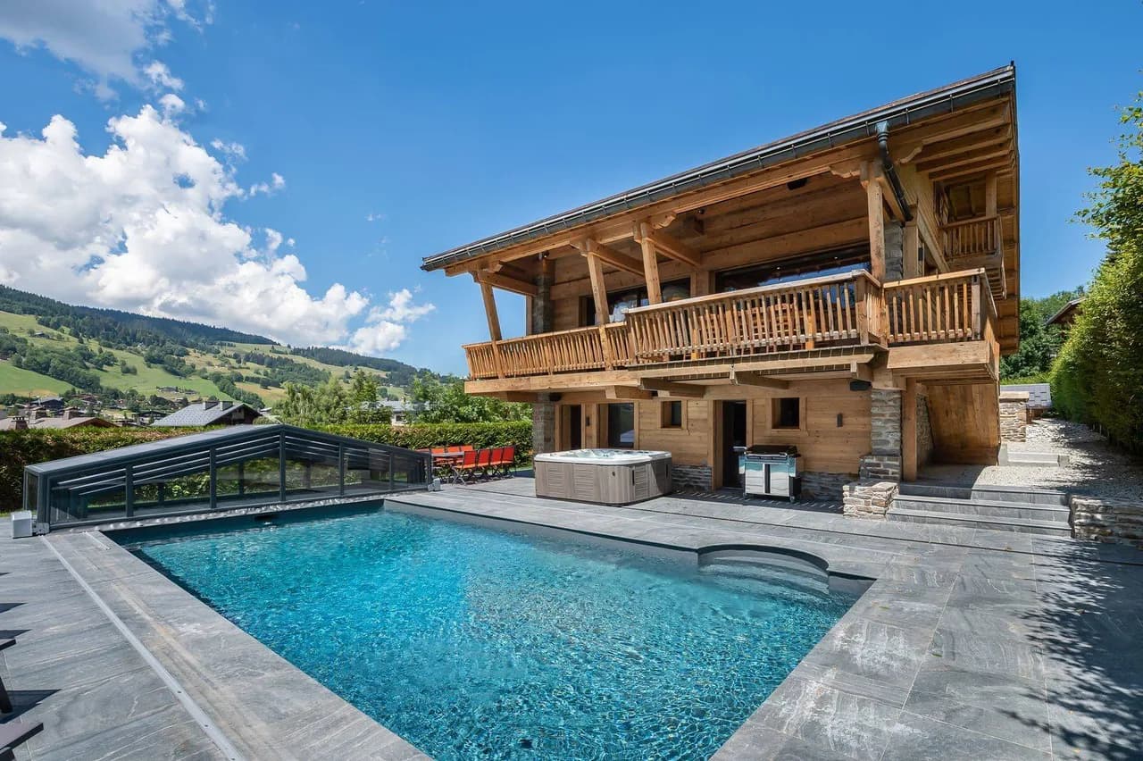 Megève Luxury Chalet With On-trend Modern Decor