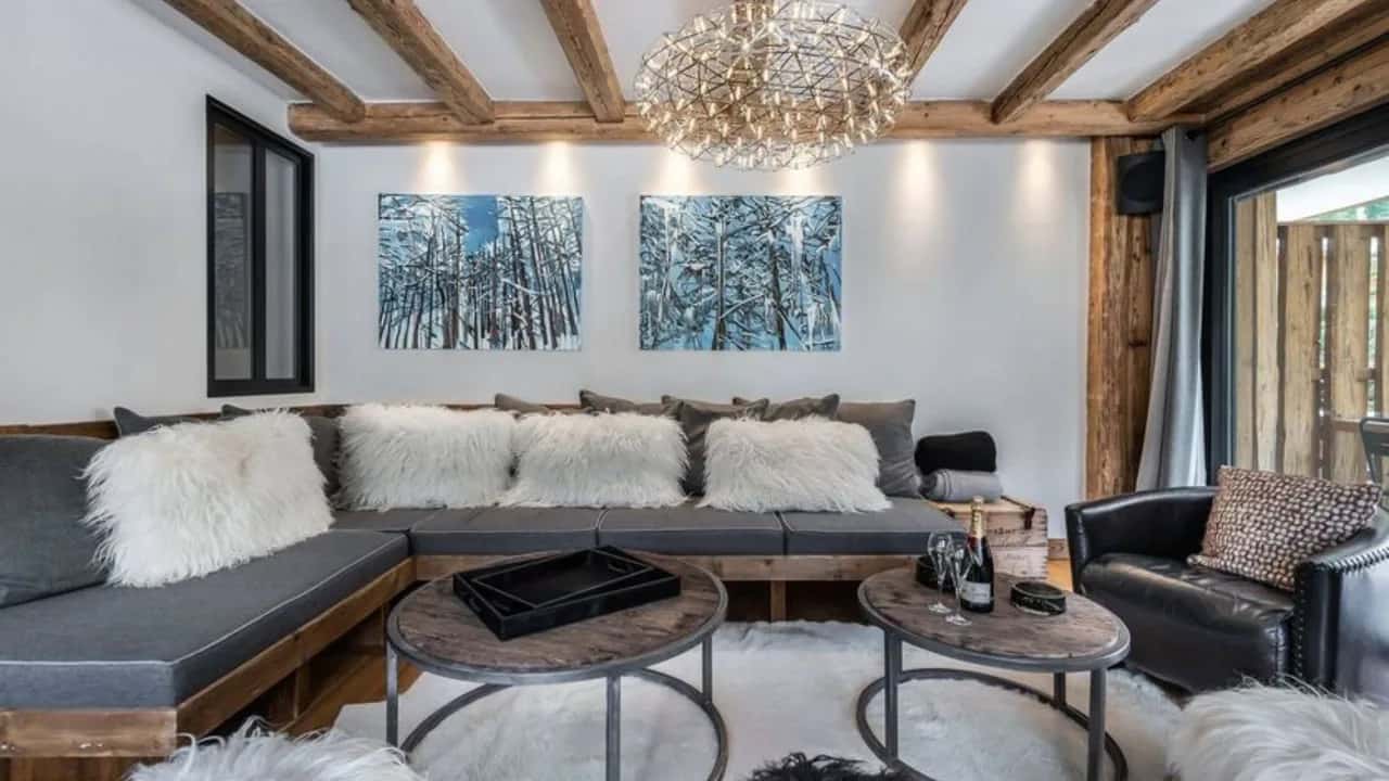 Lavish 4BR Apartment With Stunning Decor