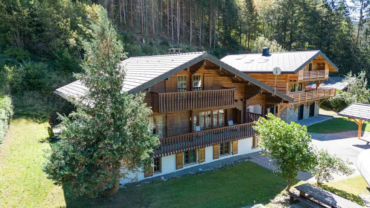 Spacious Chalet for 10 in Montriond