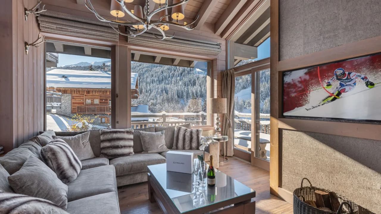 Chalet Elegante con Relajación en Jacuzzi Exterior