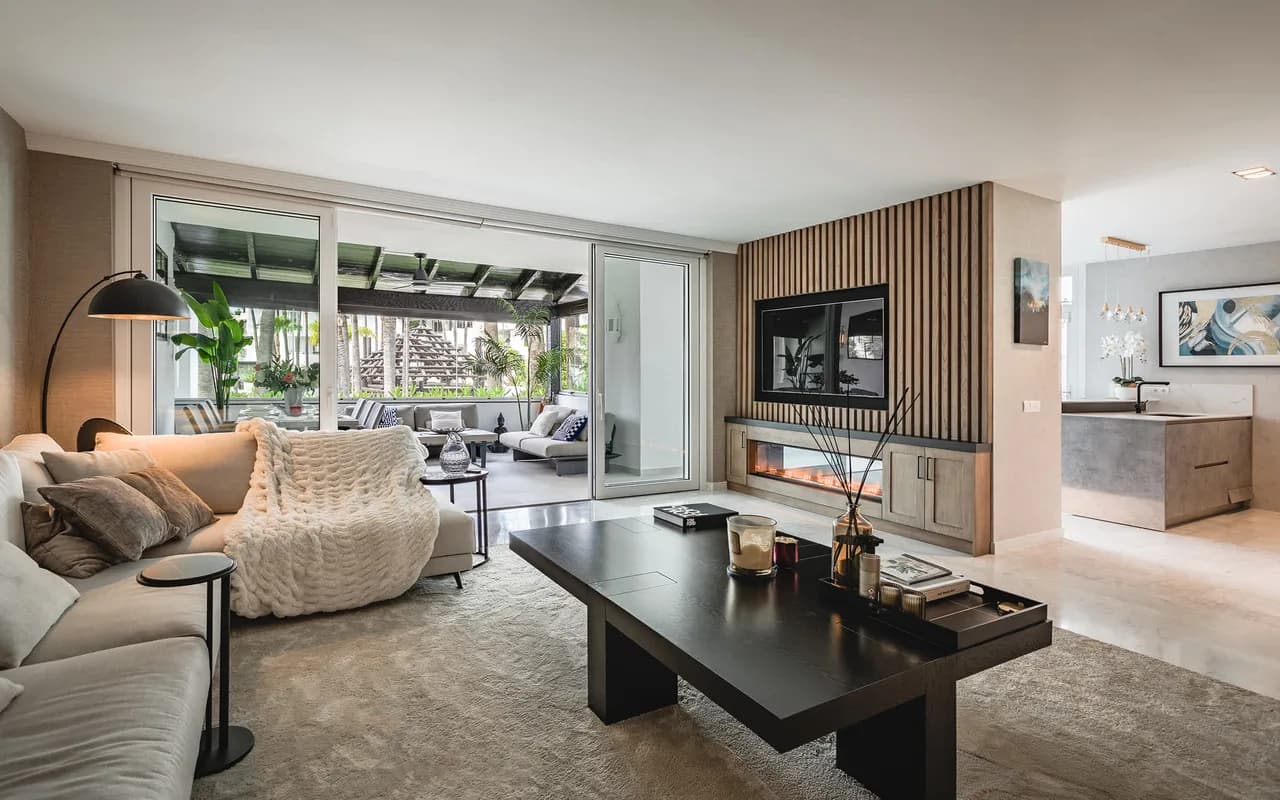 Elegantes Marina-Apartment mit Terrassenblick