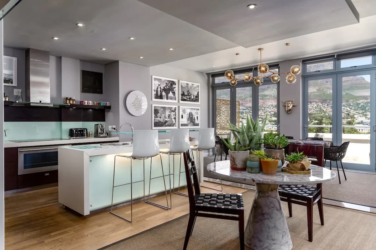 Chic Three Bedroom Apartment in Cape Town