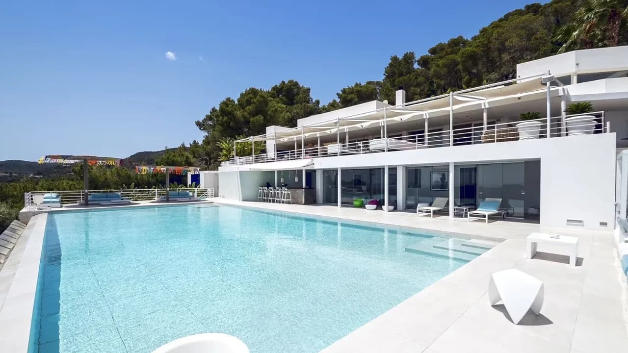 Impresionantes Vistas Mediterráneas Desde una Villa de Lujo