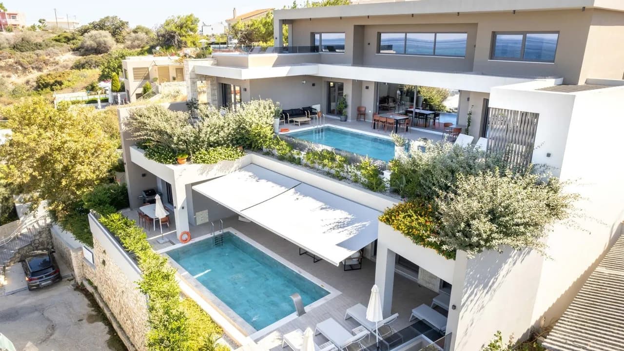 Luxury Stay Near Kalamaki Beach
