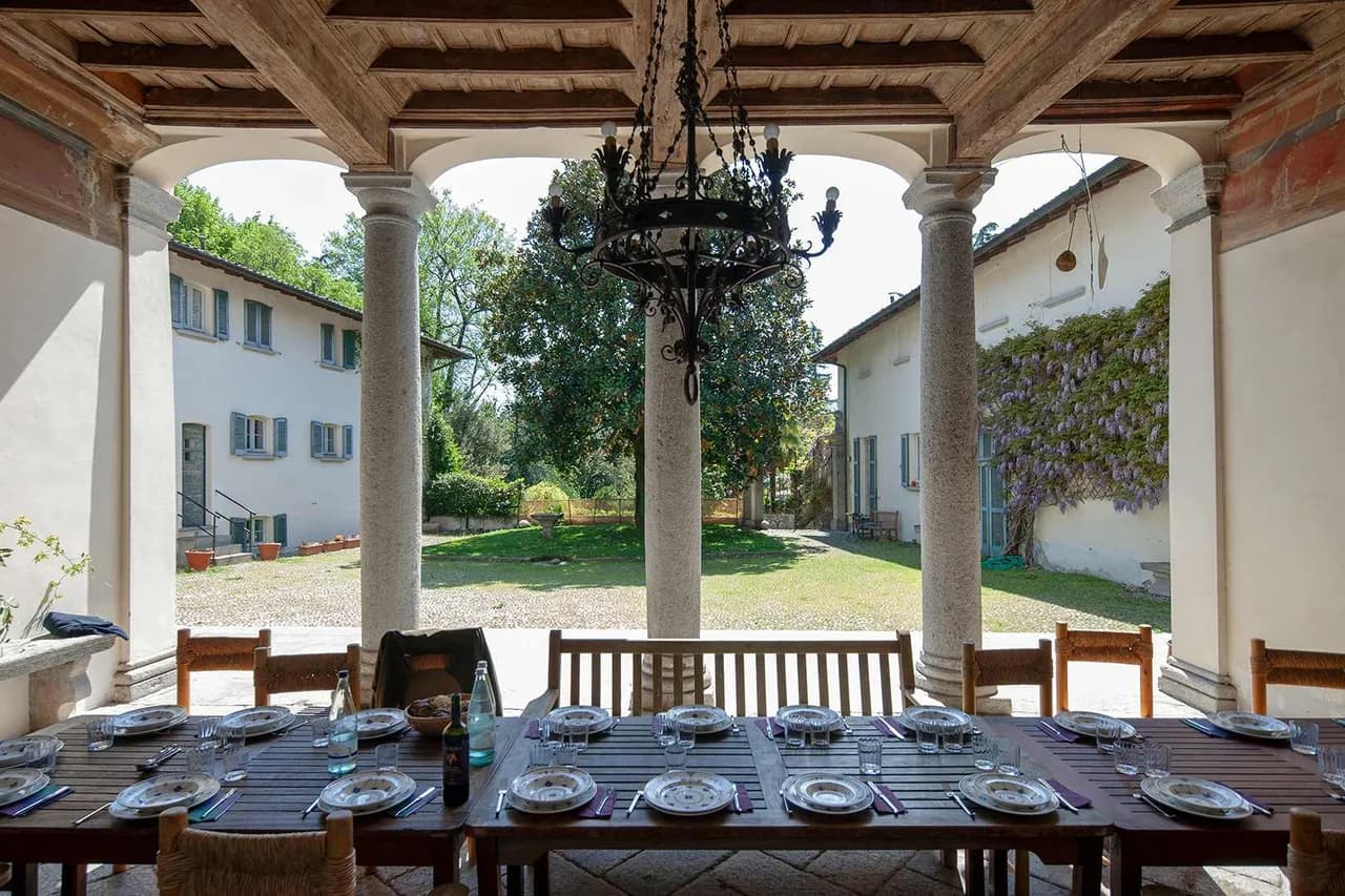 Impresionante Villa Histórica con Vista al Lago Varese