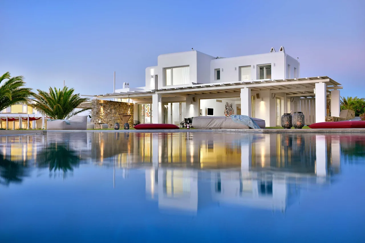 Prächtiges Mykonos-Resort mit Infinity-Pools