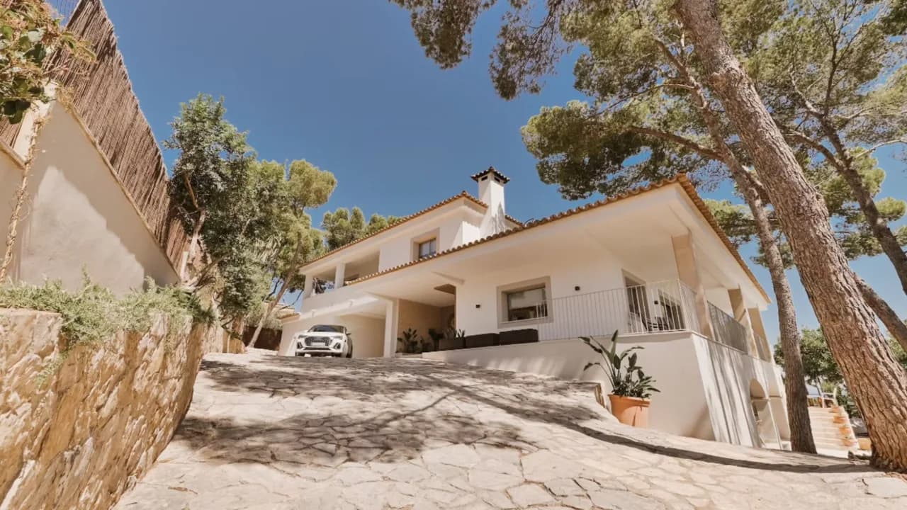 Villa Relajante con Jacuzzi y Vistas