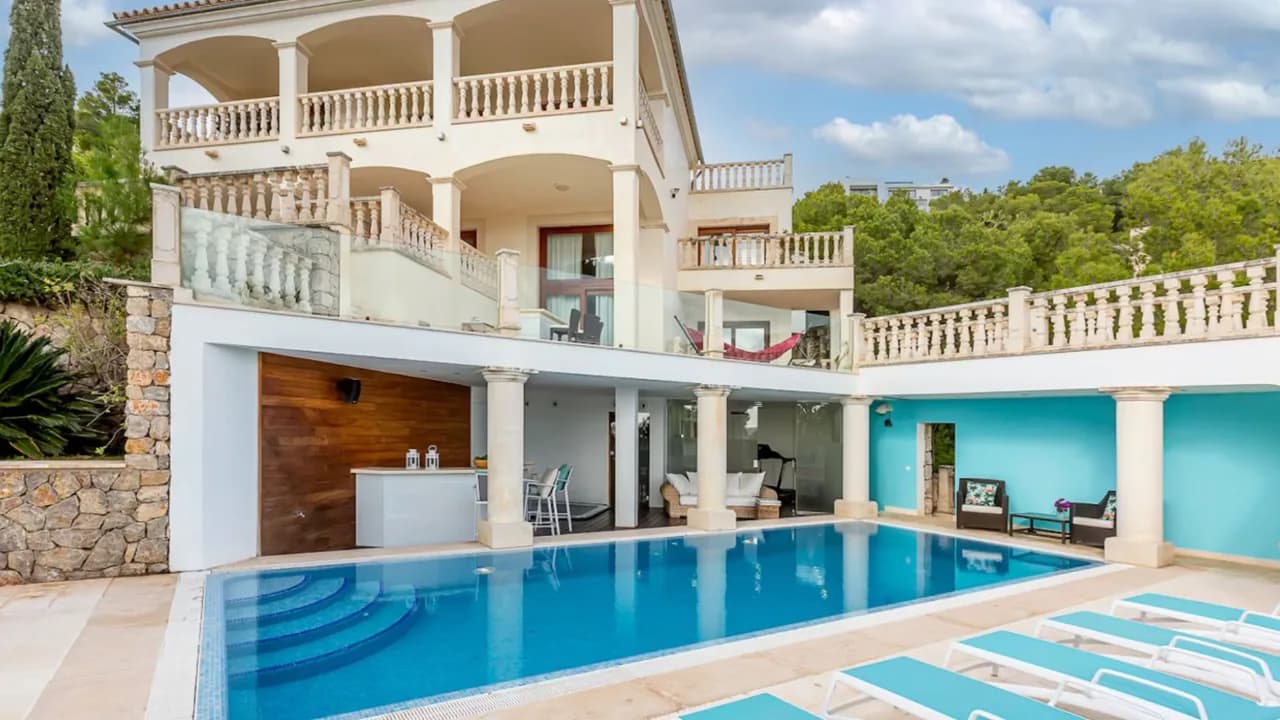 Villa Lujosa con Piscina Privada y Sauna