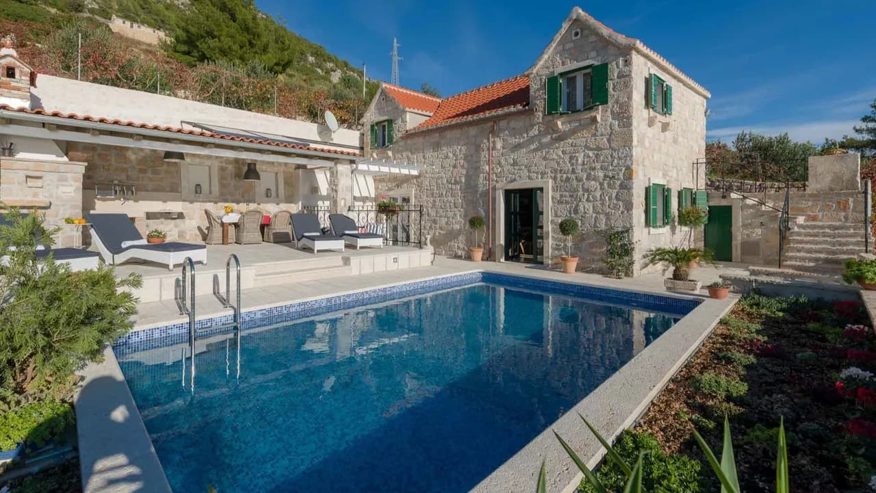 Exclusive Private Pool Villa in Murvica