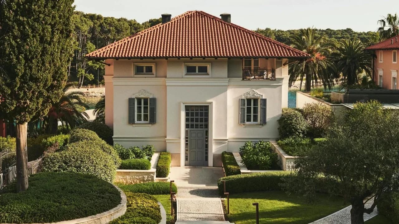 Luxury Hideaway in Čikat Bay