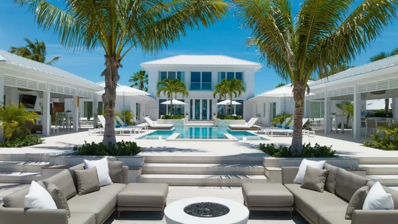 Gorgeous Beachfront Villa With Outdoor Lounge