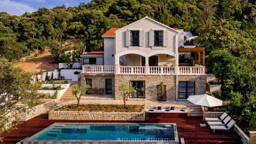 Private Villa With Infinity Pool & Garden