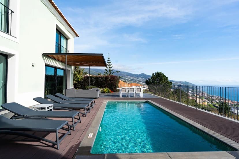 Private Pool & Ocean Views in Prazeres Villa
