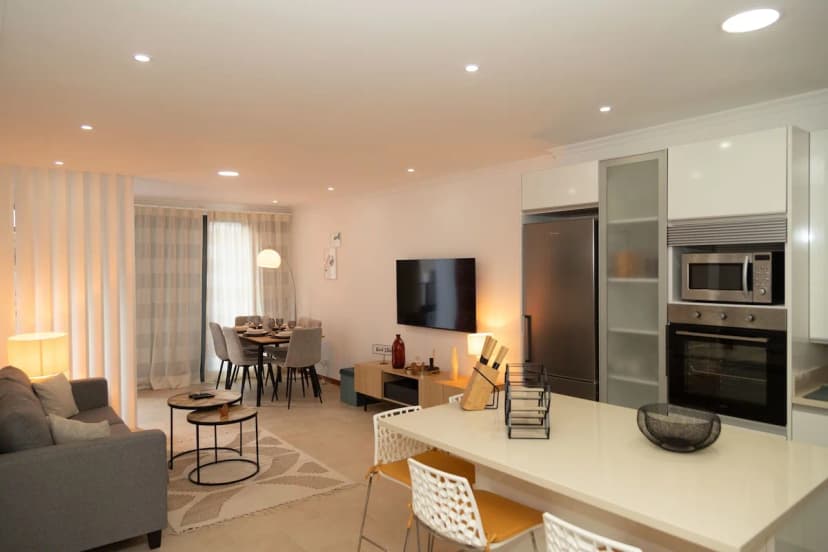 Walk to Beach Townhouse + BBQ & Fast Wi-Fi