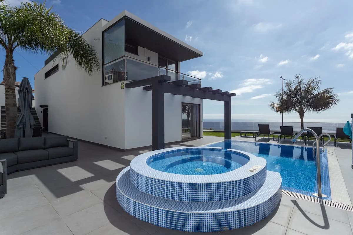 Ocean View Three Bedroom Villa in Madeira