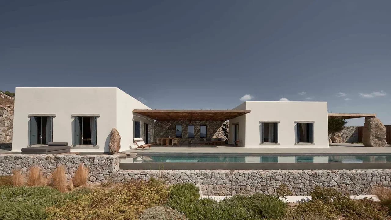 Elegante Strandvilla mit Infinity-Pool