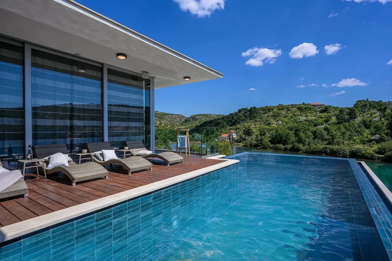 Beachfront Escape With Stunning Sea Views