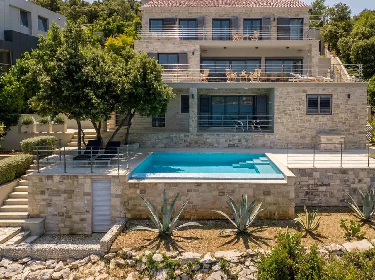 Spacious Villa With Heated Infinity Pool