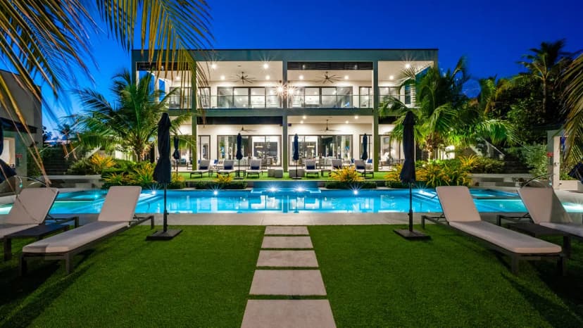 Oceanfront Eight Bedroom Suite in Cayman