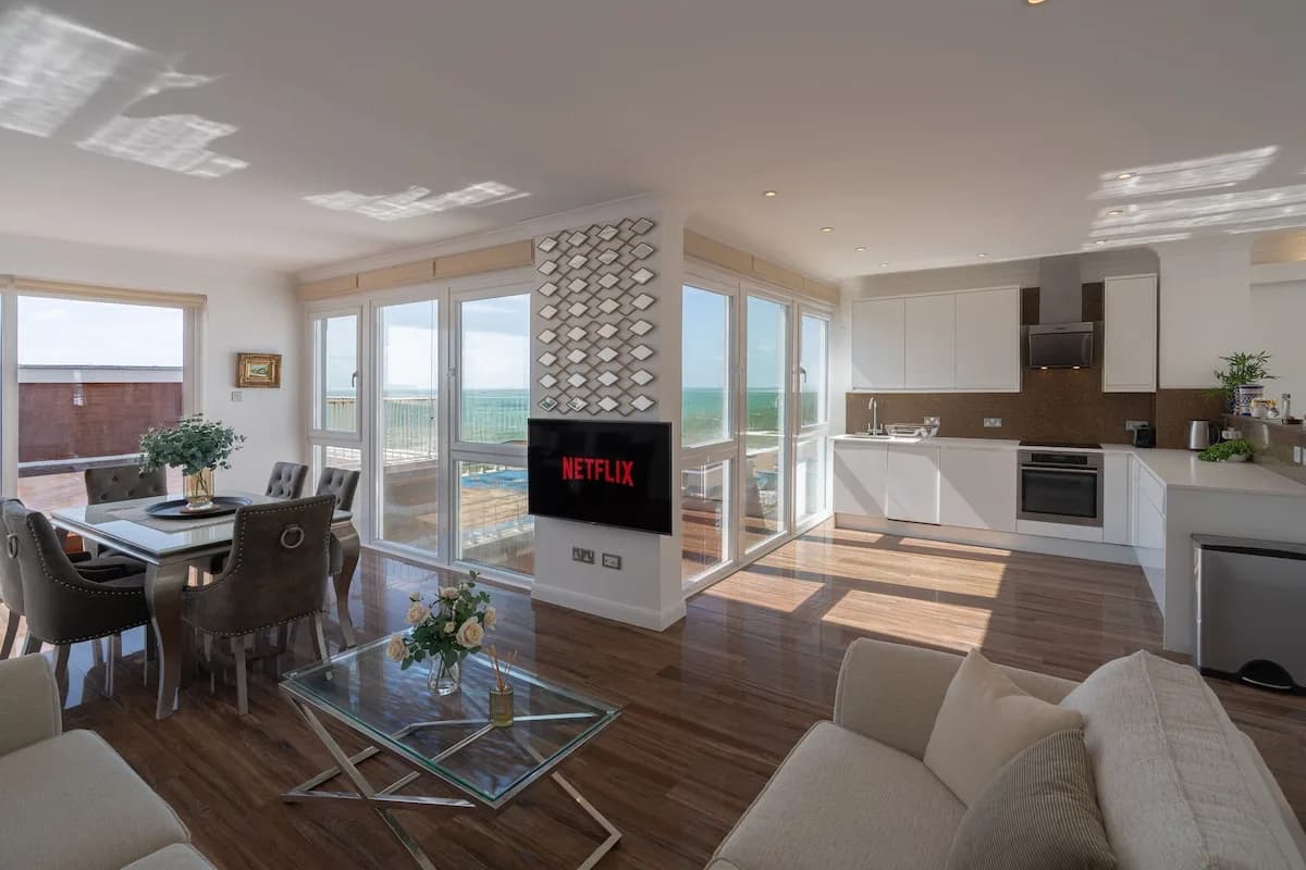 Beachfront Penthouse with Sea View in Brighton