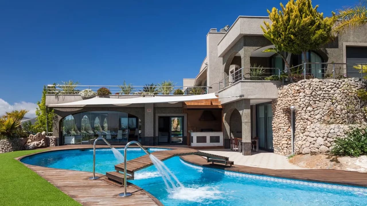 Panoramic Views Luxury Mountain Retreat