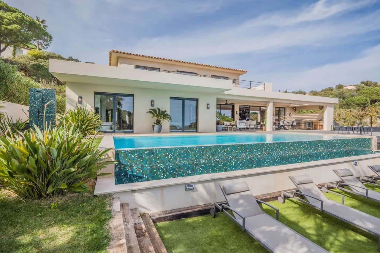 Four Suite Seaside Villa Escape