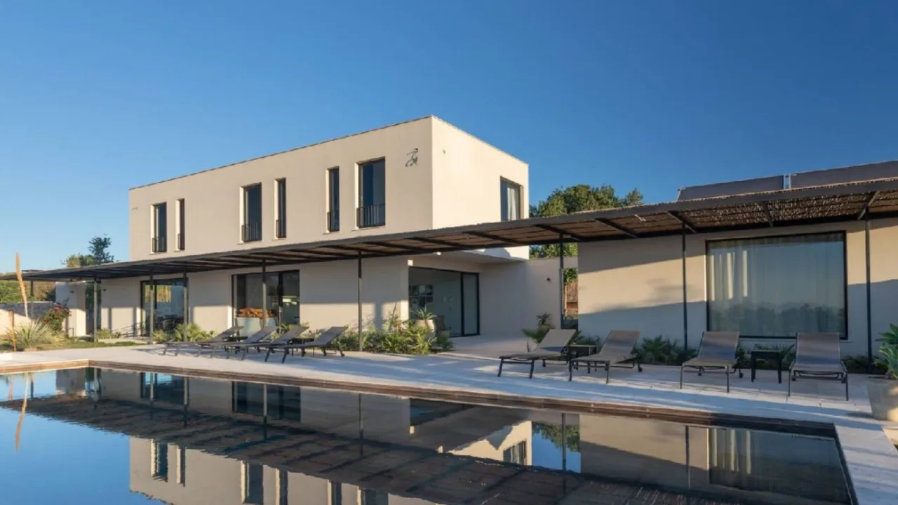 Diseño minimalista se encuentra con la naturaleza siciliana
