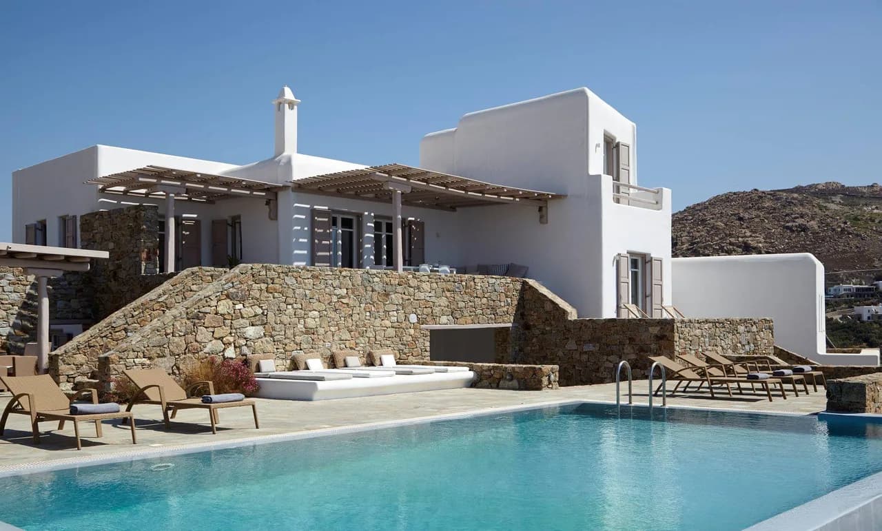 Contemporary Villa Overlooking Blue Waters