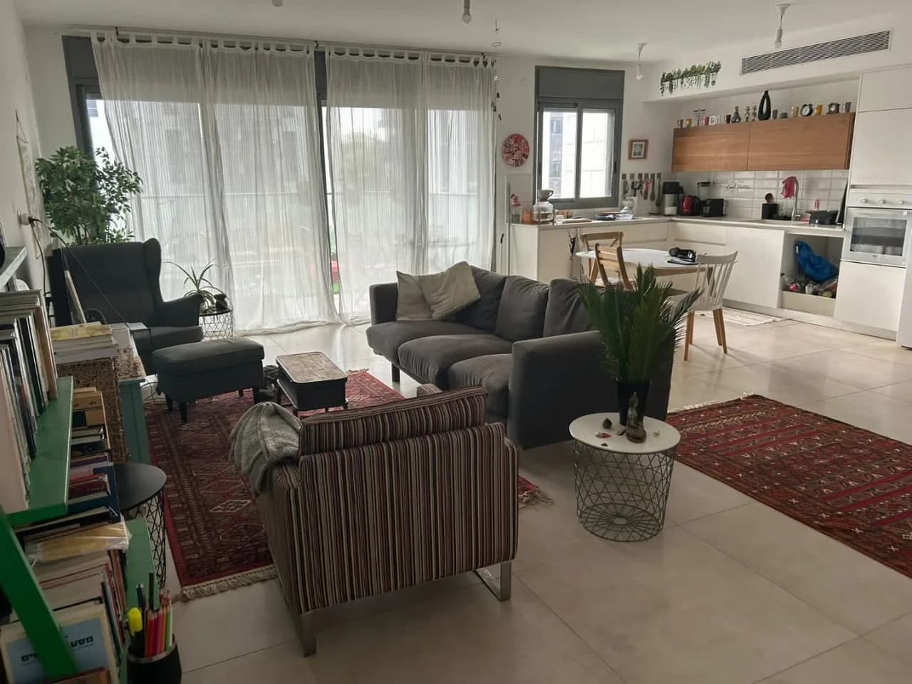 Elegant 4-Bedroom Apartment In Herzliya