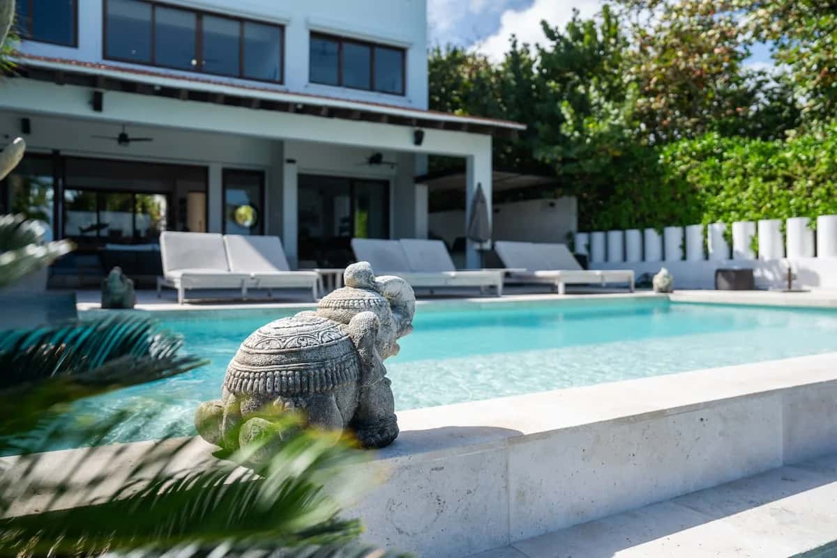 Villa Presidente | 4BR | Estancia de Lujo Frente al Mar