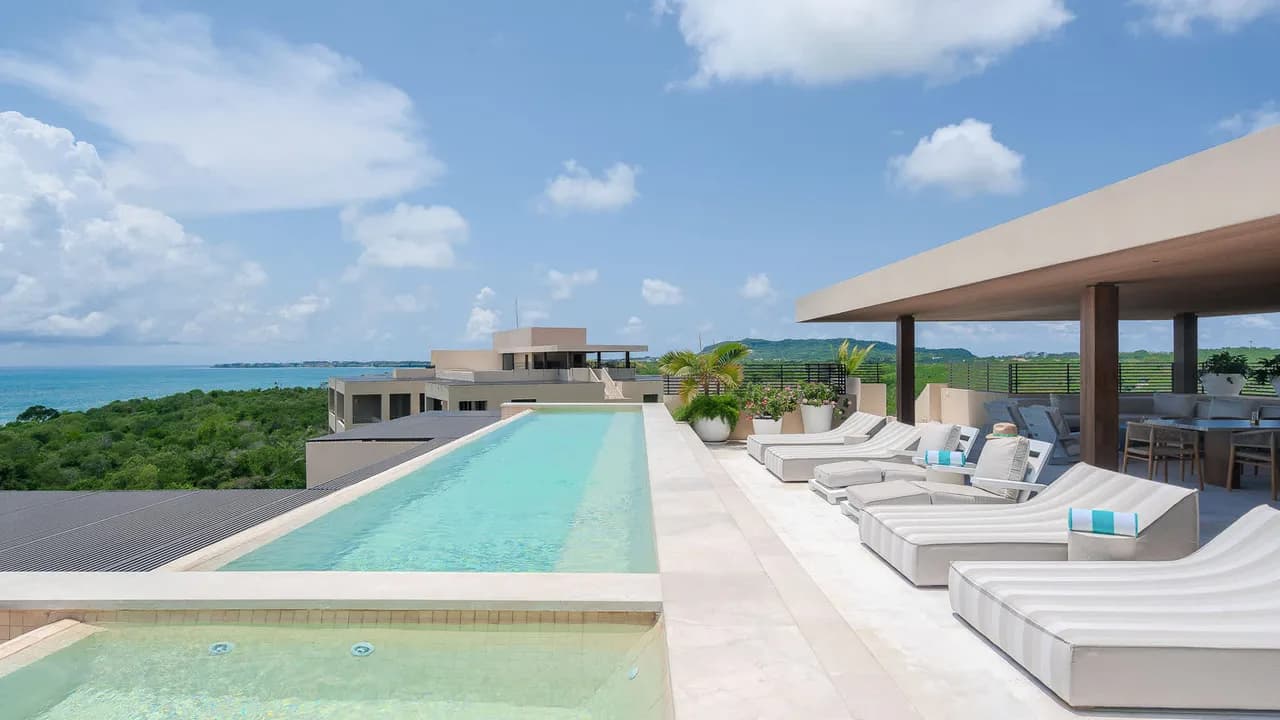 Penthouse de Luxe en Bord de Mer avec Deux Piscines