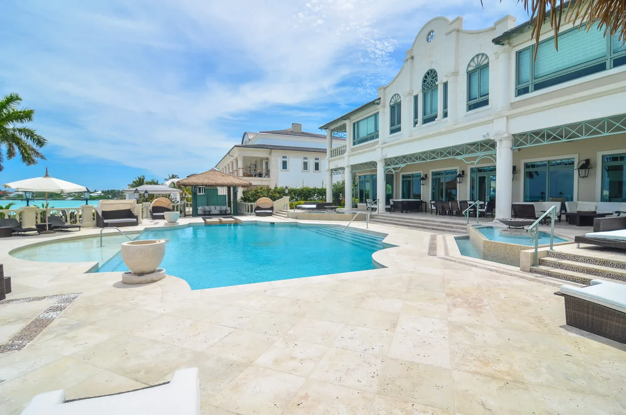 Luxury villas in Bahamas