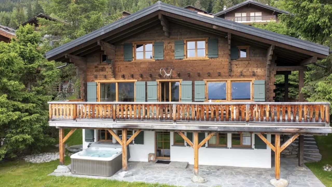 Modern Alpine Escape With Private Hot Tub