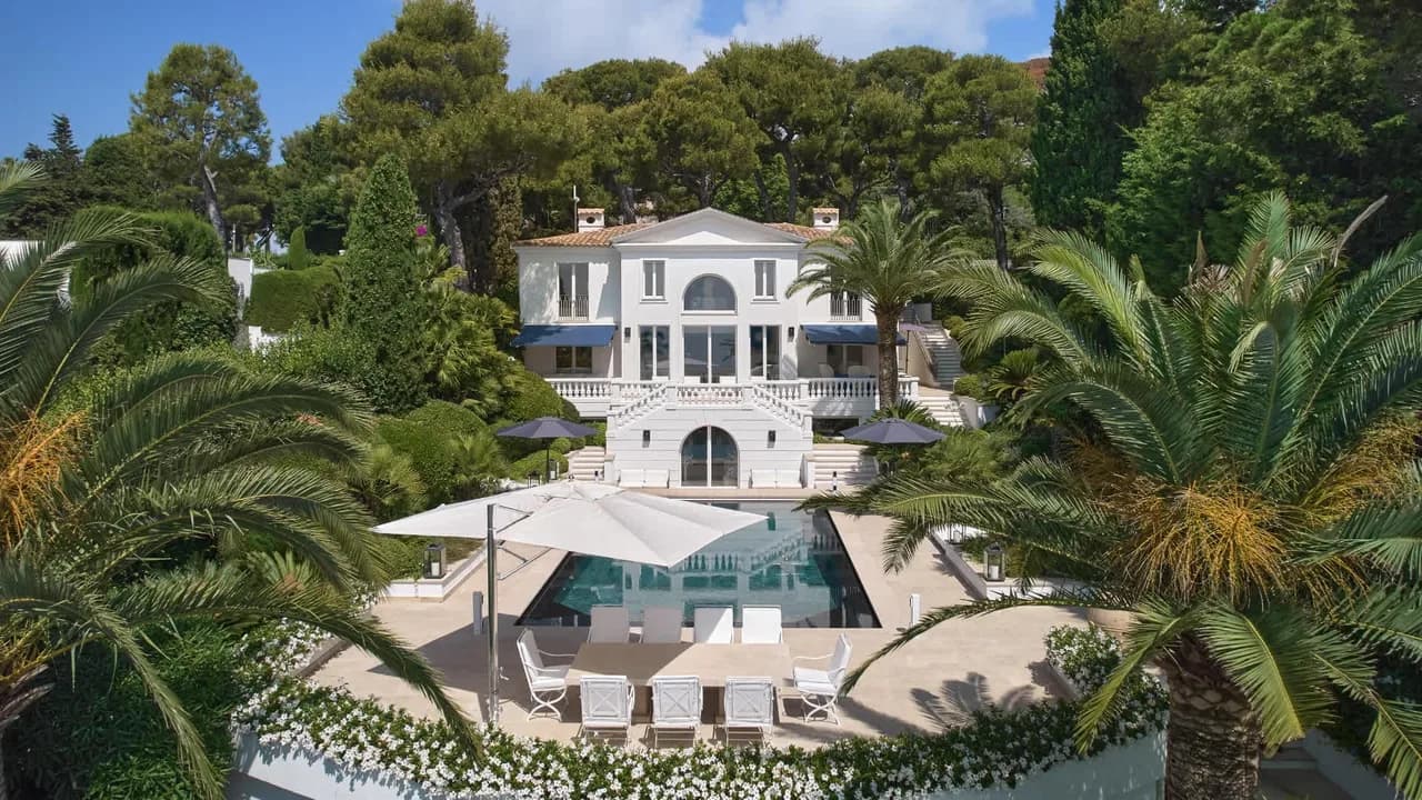 Verfeinerte Villa mit vier Luxus-Schlafzimmern
