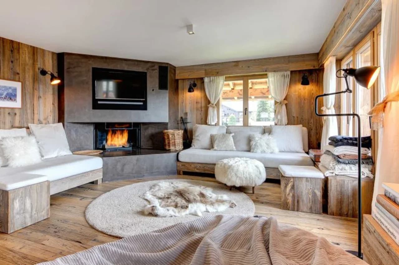 Elegant Five Bedroom Apartment With Fireplace