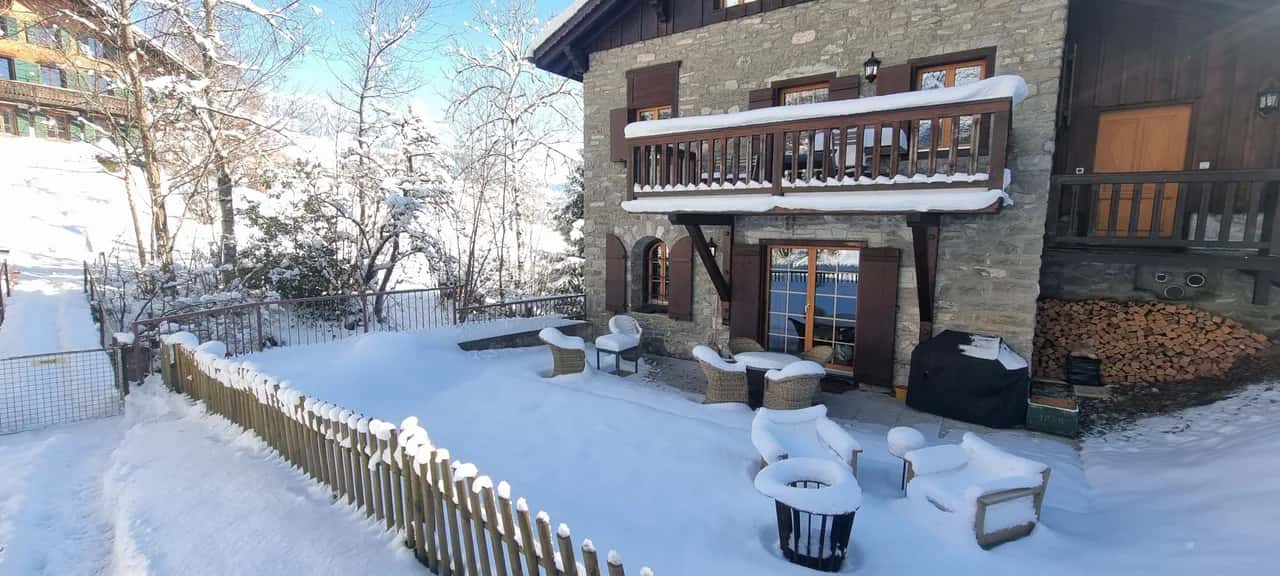 Modern Garden Chalet APT With SPA and Pool
