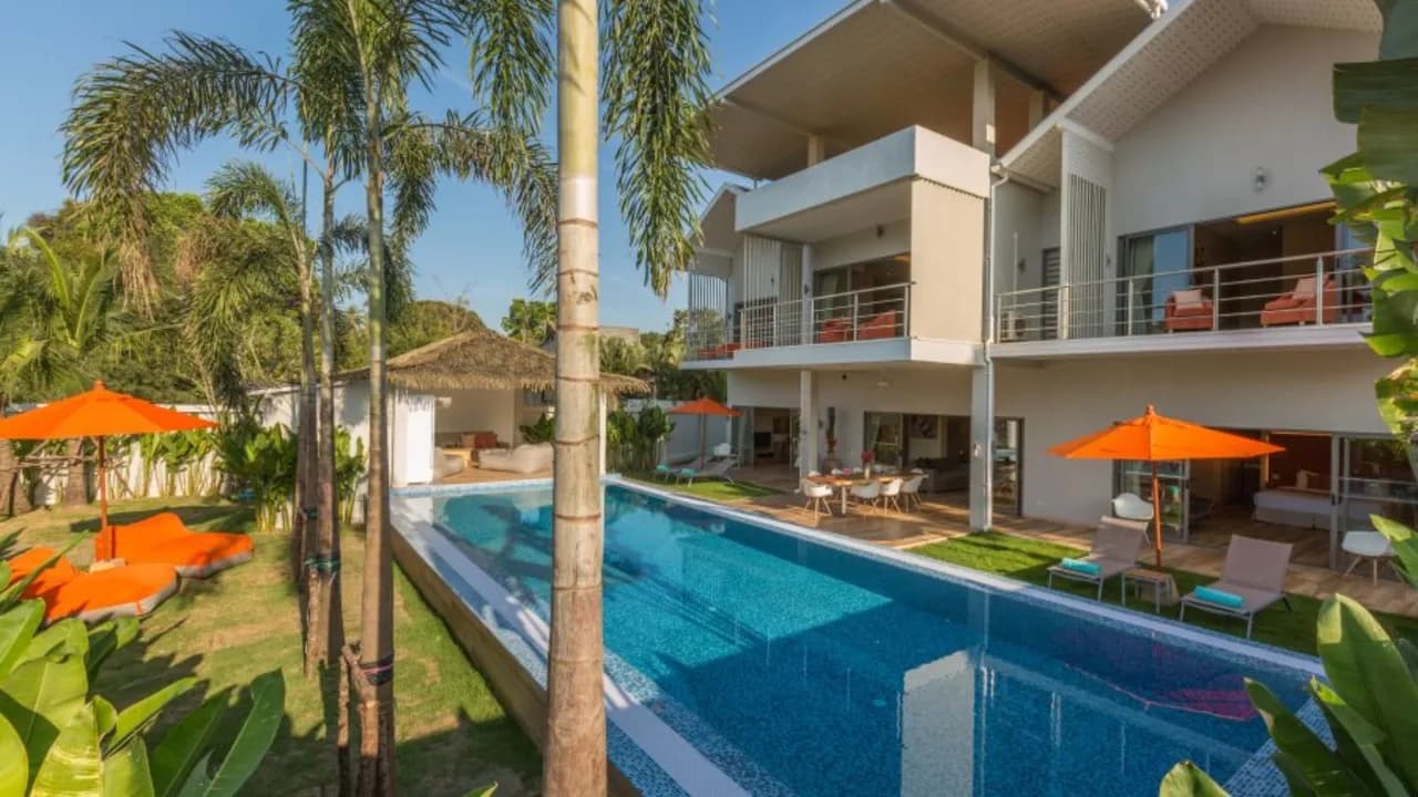 Elegante Villa mit Dachterrasse und Meerblick