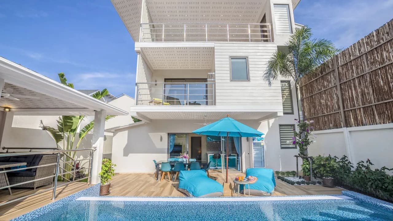 Relajada Villa Moderna con Piscina y Vista