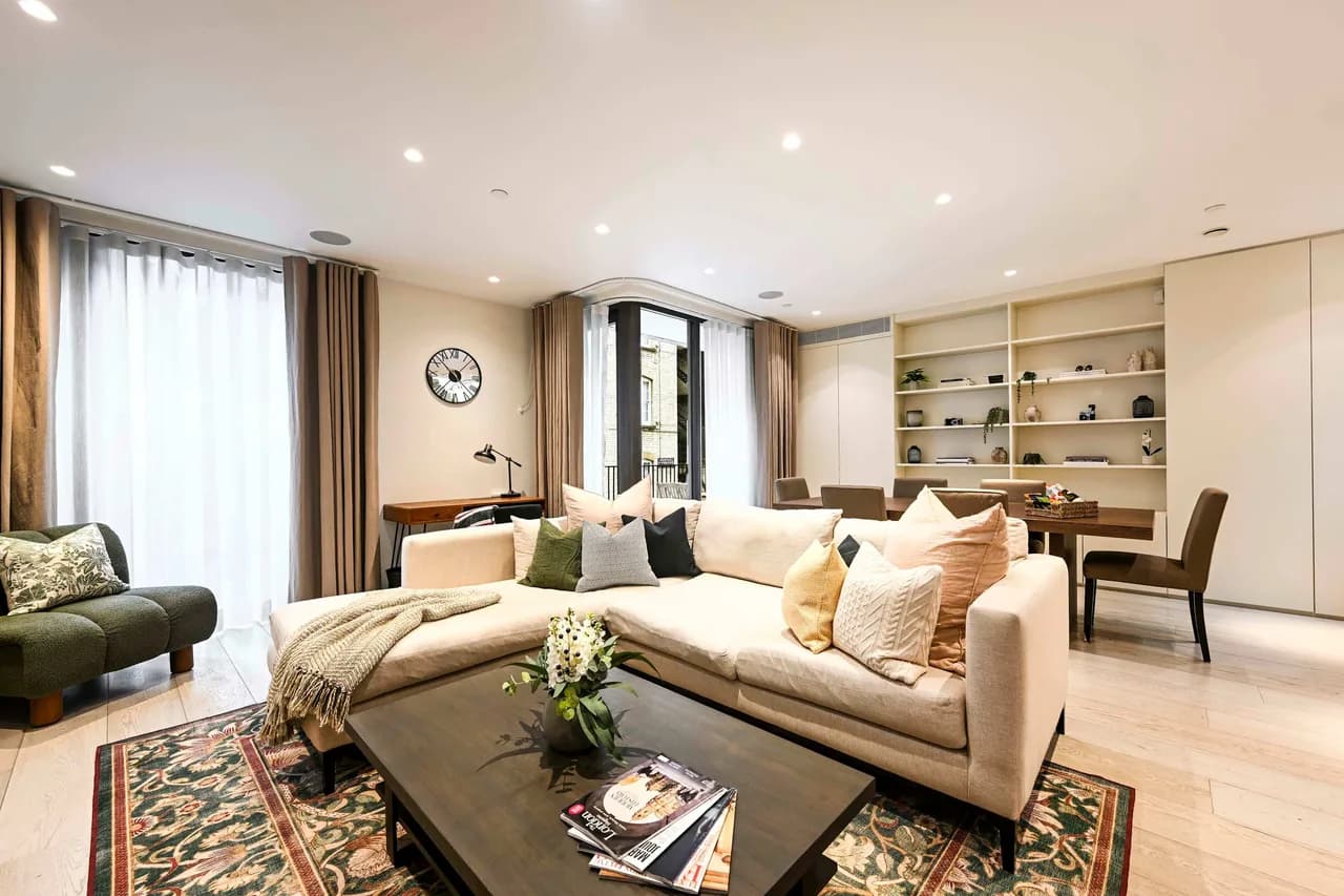 Air-Conditioned Three Bedroom Home in Marylebone