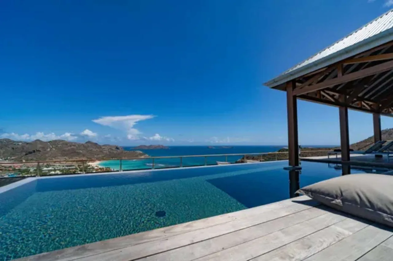 Hilltop Luxury Retreat Overlooking St Jean