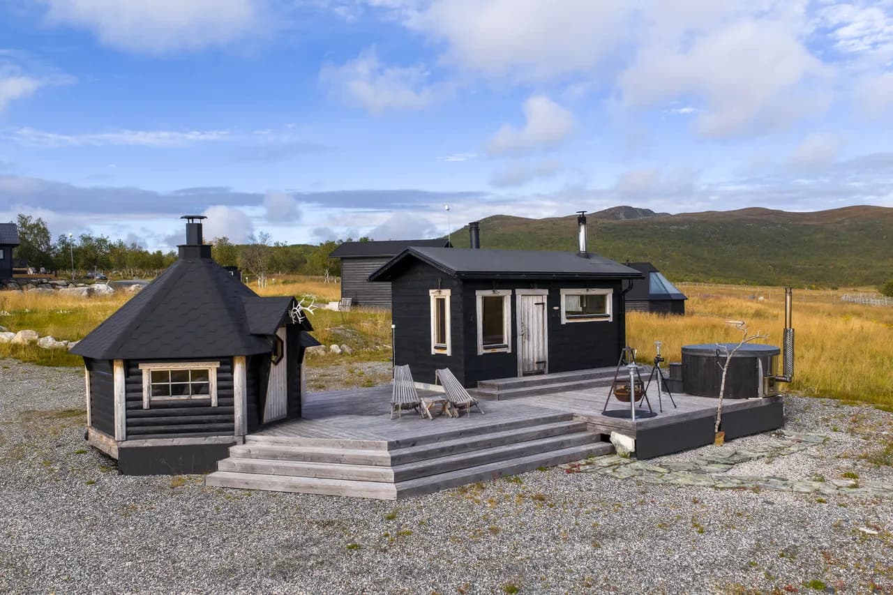 Arctic Silence Retreat With Outdoor Sauna
