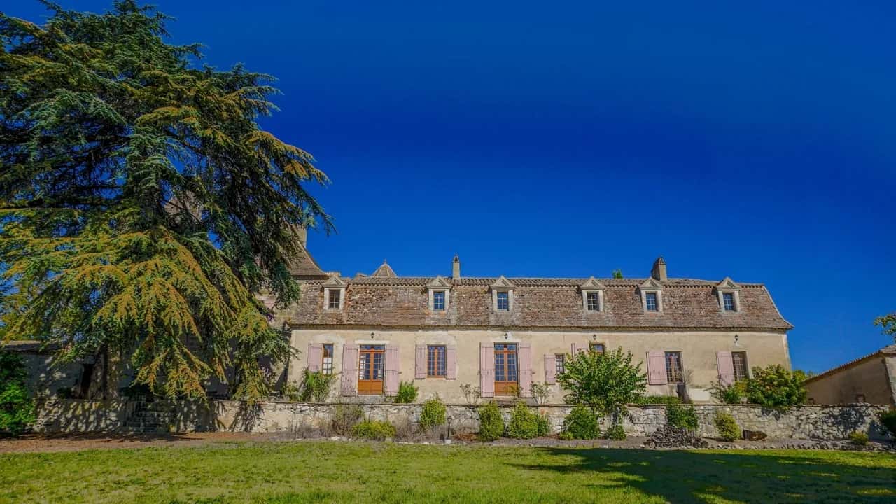 Exquisites historisches Schloss in der französischen Landschaft