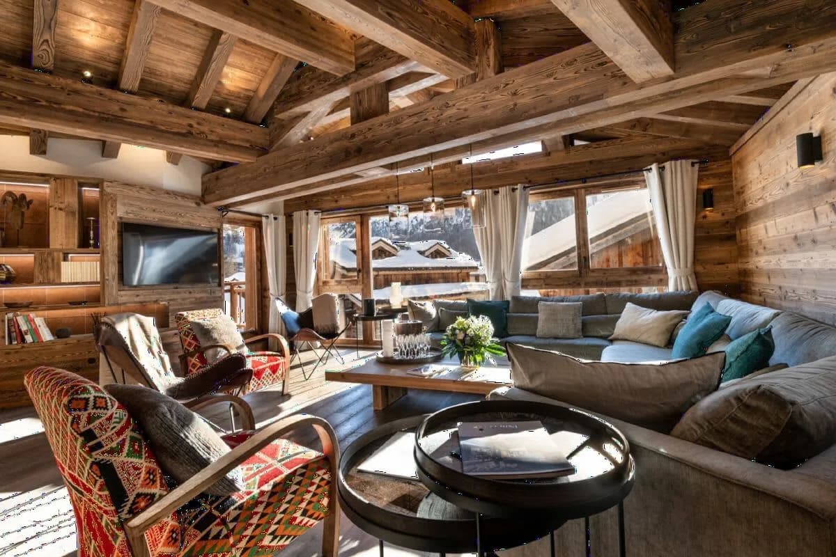 Spacious Triplex With Sauna And Jacuzzi