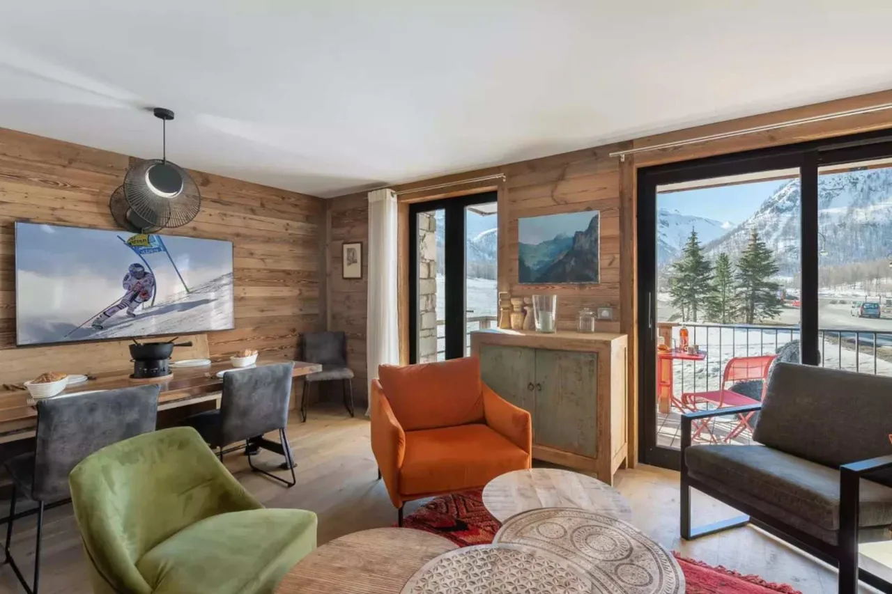 Bright Ski Apartment With Open Living
