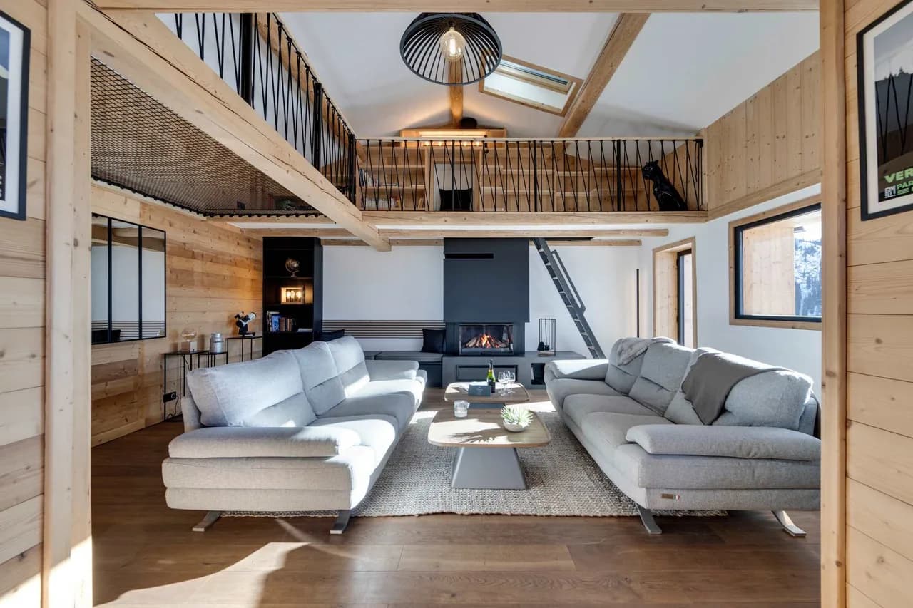 Alpen-Chalet mit Panoramablick auf die Berge