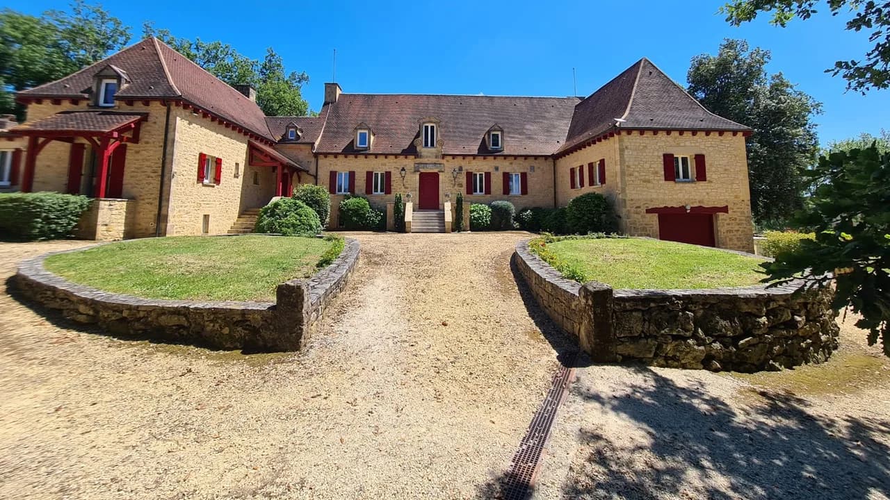 Panoramisches Herrenhaus an der Dordogne