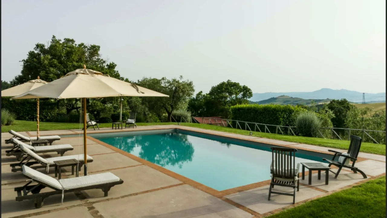 Elegant Villa Walk to Medieval Town